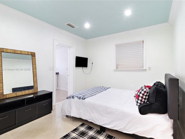 7490 Buchanan St, Hollywood FL 33024