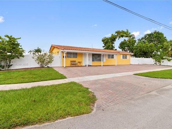 7490 Buchanan St, Hollywood FL 33024