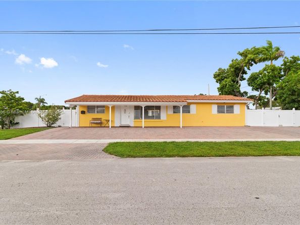 7490 Buchanan St, Hollywood FL 33024