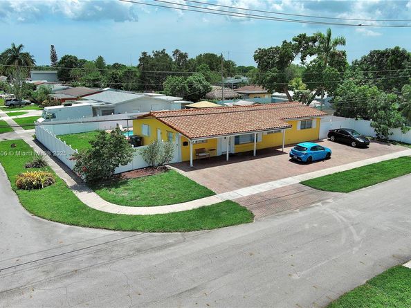 7490 Buchanan St, Hollywood FL 33024