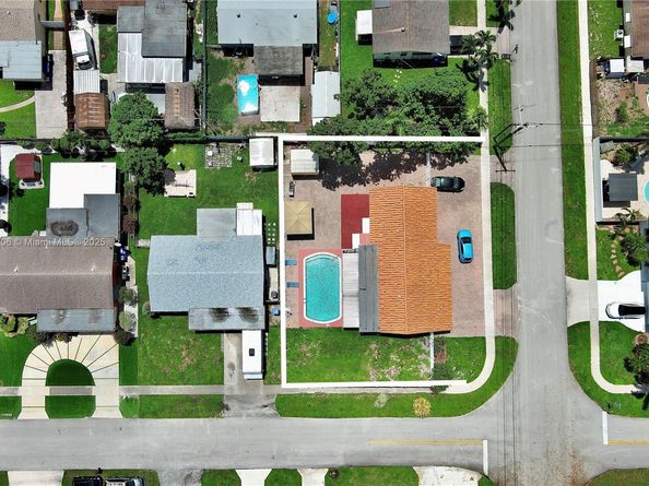7490 Buchanan St, Hollywood FL 33024