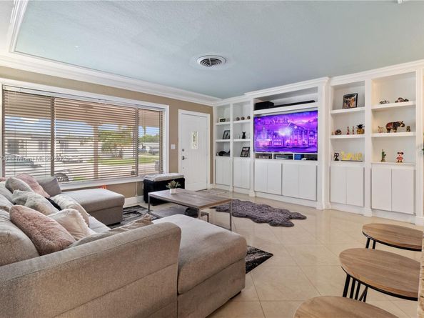 7490 Buchanan St, Hollywood FL 33024