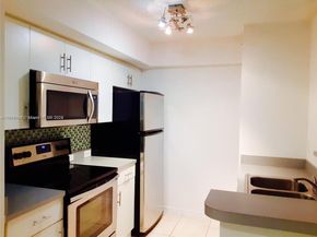 620 SW 111th Ave 104, Pembroke Pines FL 33025