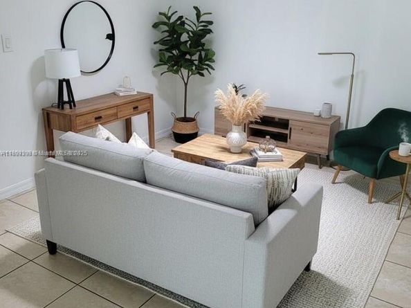 620 SW 111th Ave 104, Pembroke Pines FL 33025