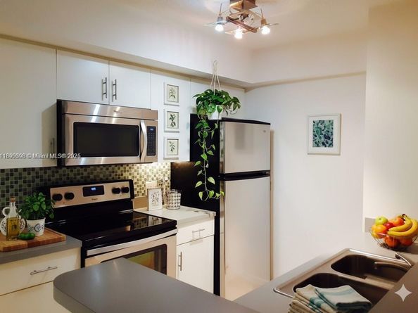 620 SW 111th Ave 104, Pembroke Pines FL 33025