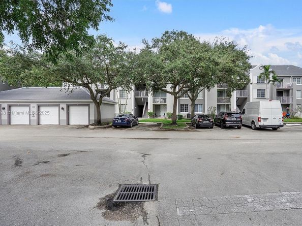 620 SW 111th Ave 104, Pembroke Pines FL 33025