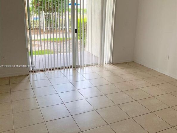 620 SW 111th Ave 104, Pembroke Pines FL 33025