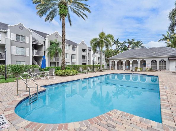 620 SW 111th Ave 104, Pembroke Pines FL 33025