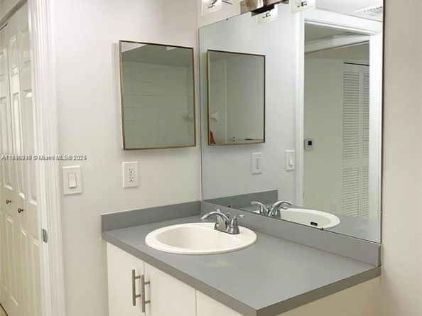 620 SW 111th Ave 104, Pembroke Pines FL 33025