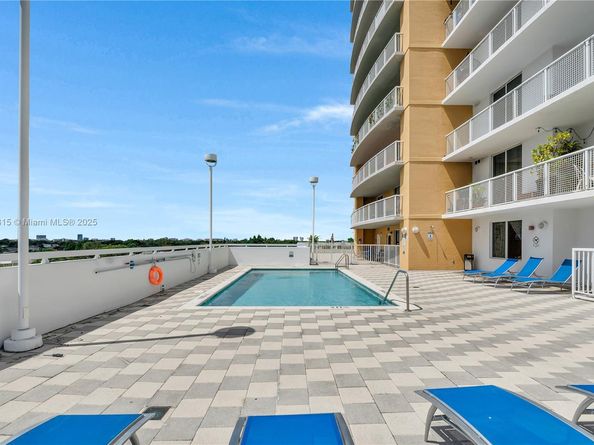 900 SW 8th St 1110, Miami FL 33130