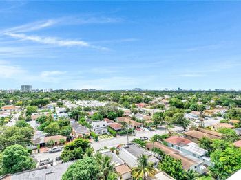 900 SW 8th St