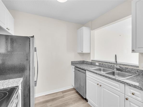 900 SW 8th St 1110, Miami FL 33130