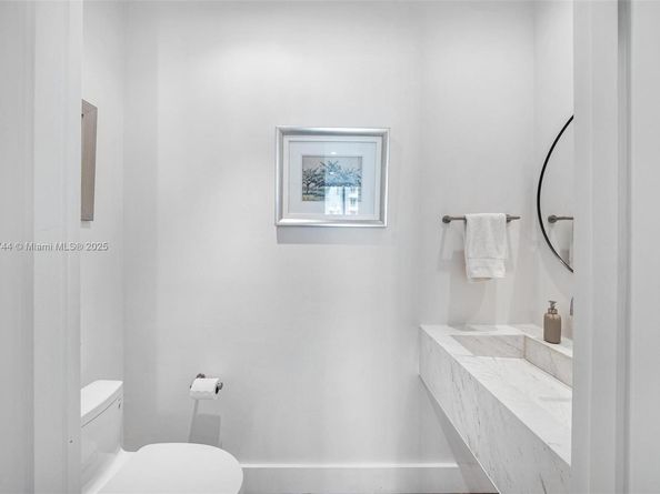 900 Brickell Key Blvd 1403, Miami FL 33131