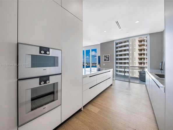 900 Brickell Key Blvd 1403, Miami FL 33131