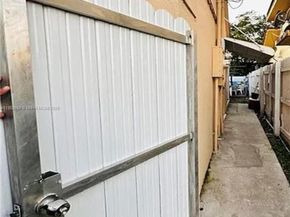 422 NW 25th Ct, Miami FL 33125