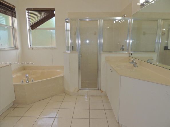 959 NE 37th Ave, Homestead FL 33033