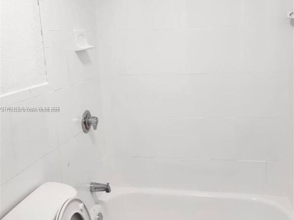 580-590 NW 58th St, Miami FL 33127