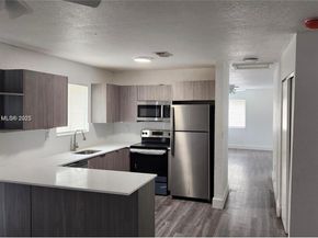 580-590 NW 58th St, Miami FL 33127