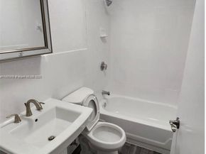580-590 NW 58th St, Miami FL 33127