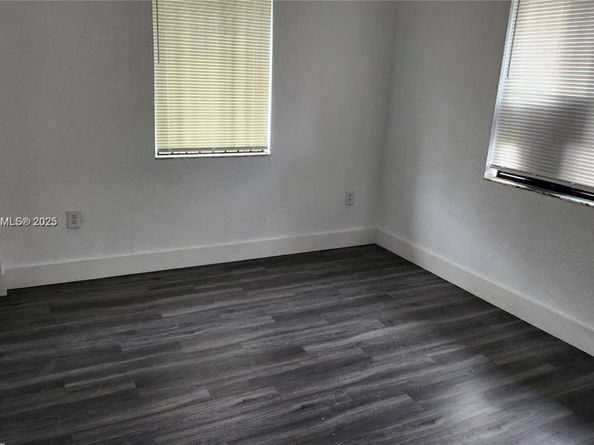 580-590 NW 58th St, Miami FL 33127