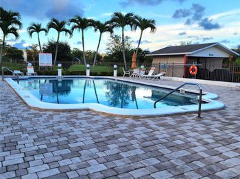 4431 NW 16th St