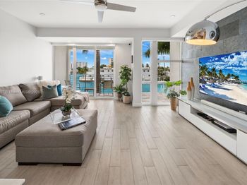 33 N Shore Dr