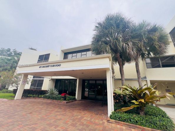 491 Racquet Club Rd 211, Weston FL 33326