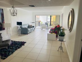 491 Racquet Club Rd 211, Weston FL 33326