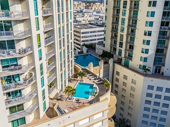 9055 SW 73 Ct 809, Miami FL 33156