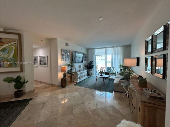 9055 SW 73 Ct 809, Miami FL 33156