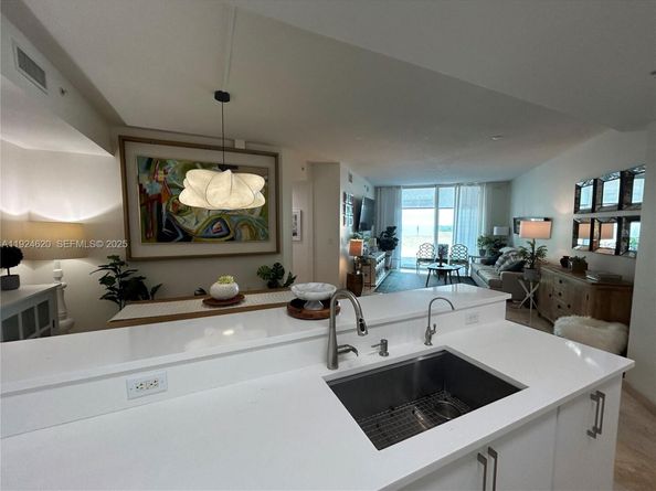 9055 SW 73 Ct 809, Miami FL 33156