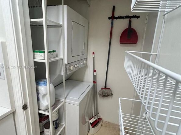 9055 SW 73 Ct 809, Miami FL 33156