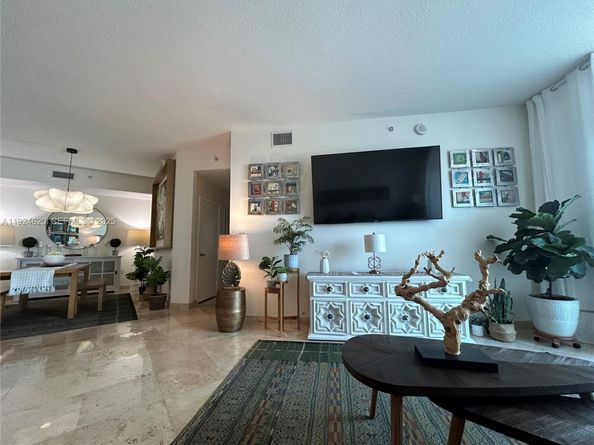 9055 SW 73 Ct 809, Miami FL 33156