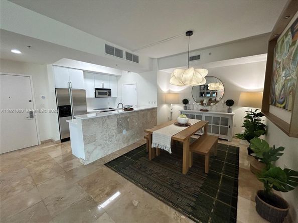 9055 SW 73 Ct 809, Miami FL 33156