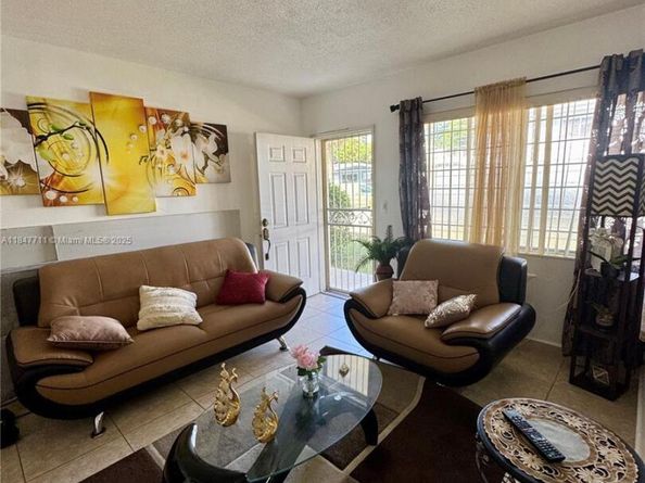 71 NW 76th St 5, Miami FL 33150