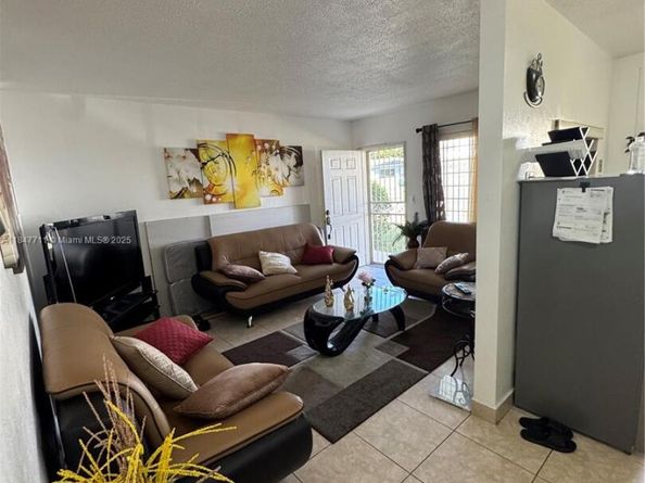 71 NW 76th St 5, Miami FL 33150