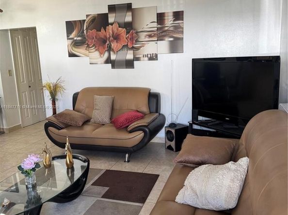 71 NW 76th St 5, Miami FL 33150