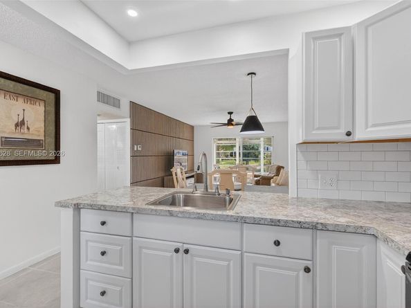 5000 NW 36th St 410, Lauderdale Lakes FL 33319