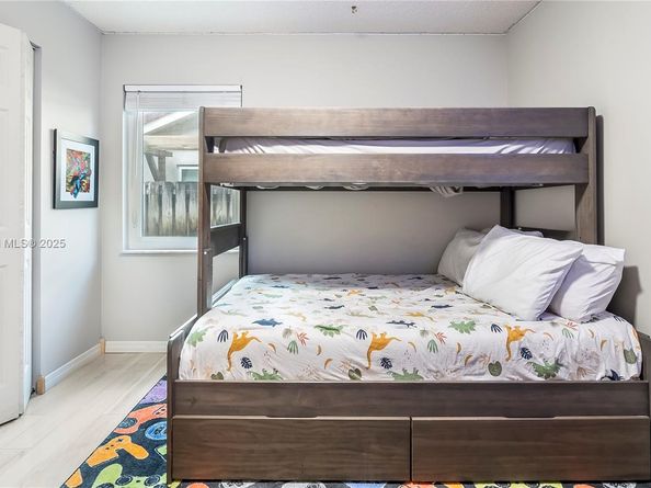 7101 NW 40th St, Coral Springs FL 33065