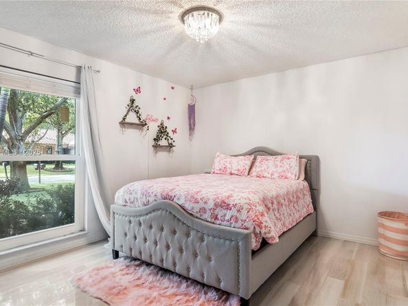 7101 NW 40th St, Coral Springs FL 33065