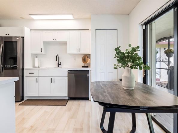 7101 NW 40th St, Coral Springs FL 33065