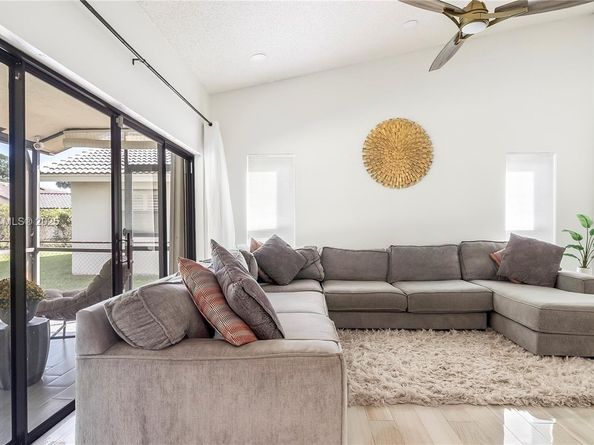 7101 NW 40th St, Coral Springs FL 33065