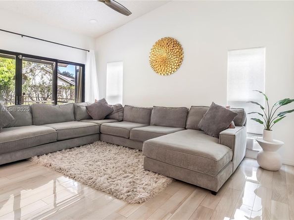 7101 NW 40th St, Coral Springs FL 33065