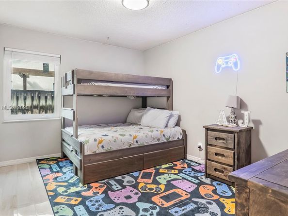 7101 NW 40th St, Coral Springs FL 33065