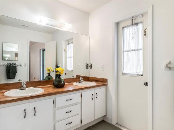 7101 NW 40th St, Coral Springs FL 33065