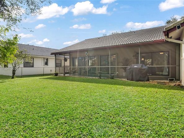 7101 NW 40th St, Coral Springs FL 33065