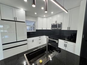 8600 Taft St, Pembroke Pines FL 33024