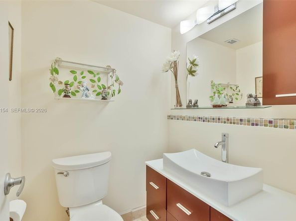 500 Bayview Dr 617, Sunny Isles Beach FL 33160