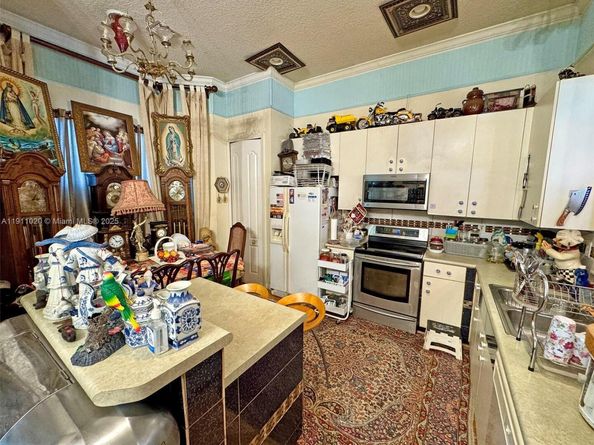 3457 NE 2nd St, Homestead FL 33033