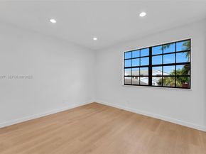 10512 NW 3rd St, Pembroke Pines FL 33026